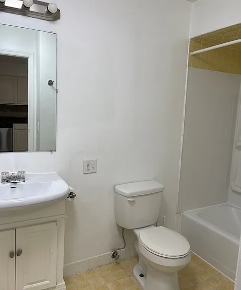 369 Monmouth St — Photo 20