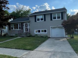 31 Pershing Ave, Ewing, NJ 08618