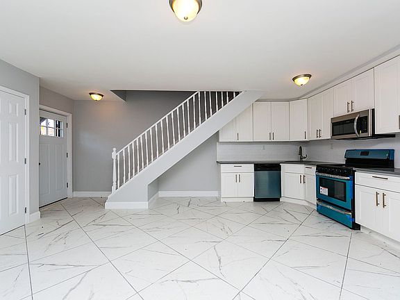 3rd image of 1650 Park Pl