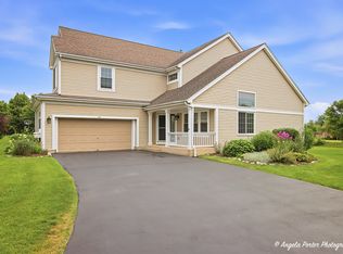 331 Hampton Ct, Crystal Lake, IL 60012