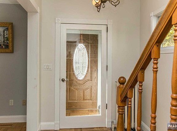 2nd image of 313 Magnolia Pl