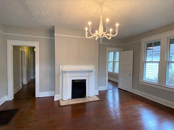 Living room with Fireplace