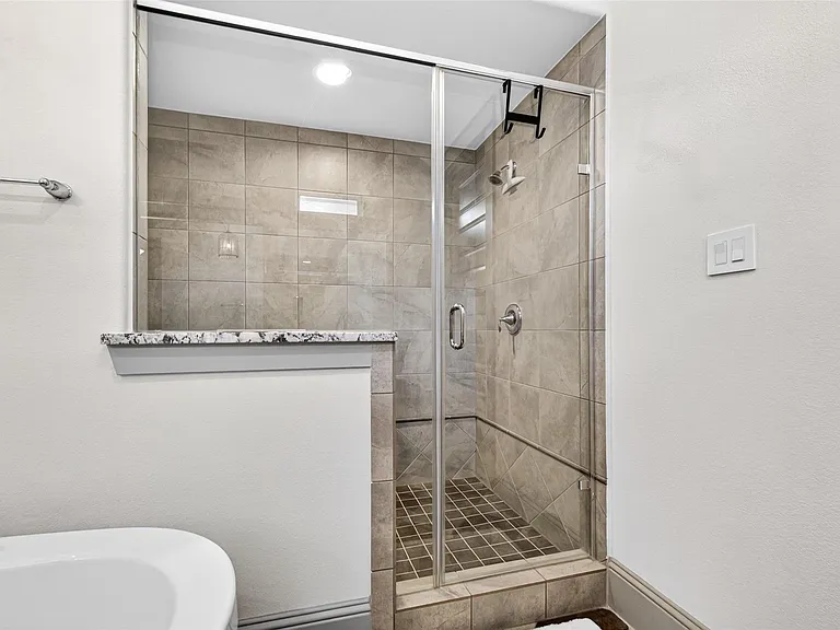 2072 Laurie Darlin Dr — Photo 14