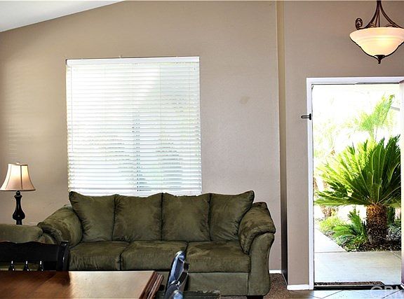 4th image of 987 Hondo Cir