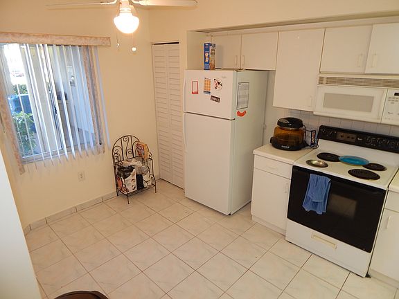 4th image of 900 SW 142nd Ave APT 108