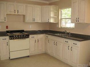 128 Springtime Ln W, Levittown, NY 11756