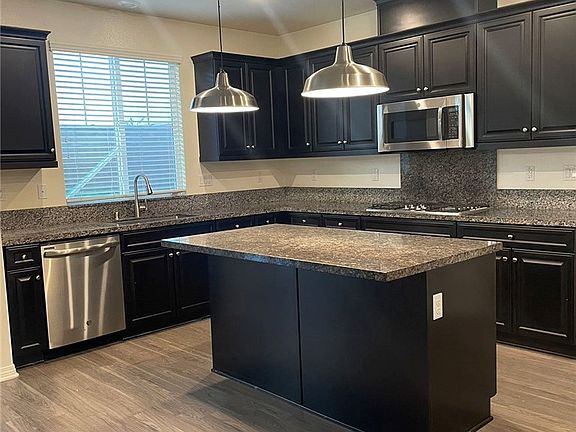 4th image of 3273 E Yosemite Dr