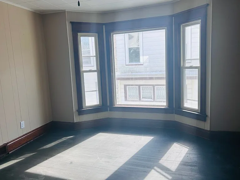 440 Winona St — Photo 13