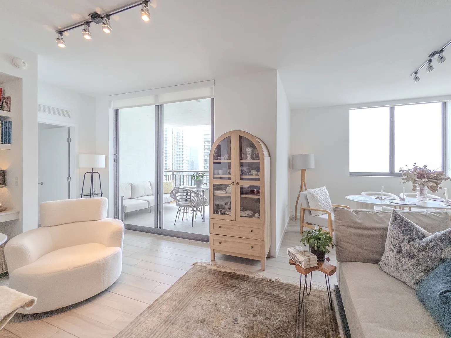 2 bed, 2.0 bath, 1224 sqft, $4,999 — Photo 1