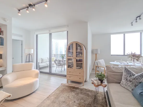 999 SW 1st Ave, Miami, FL