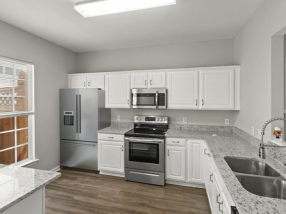 2nd image of 2921 Duvalla Ave