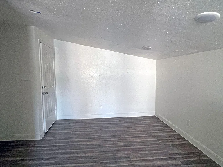 201 Eastwood St #5 — Photo 16