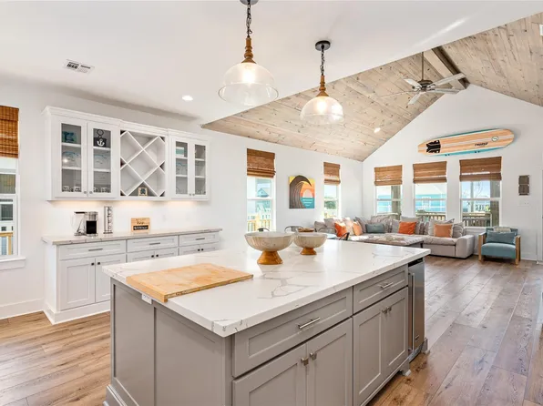 968 Pelican Lane, Crystal Beach, TX 77650