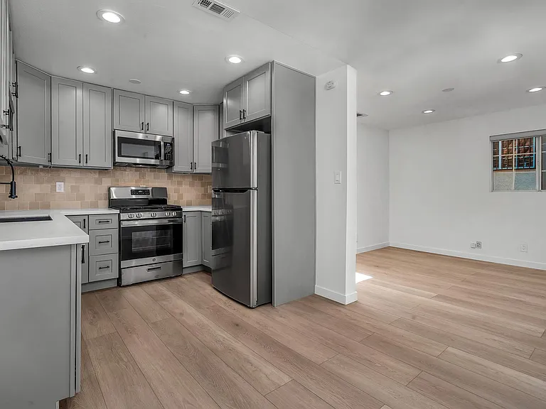 914 Hilldale Ave — Photo 3