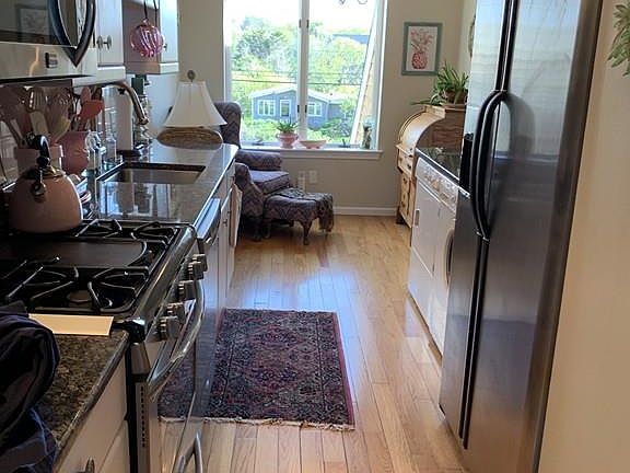 4th image of 21 Taylor Ave APT 2111