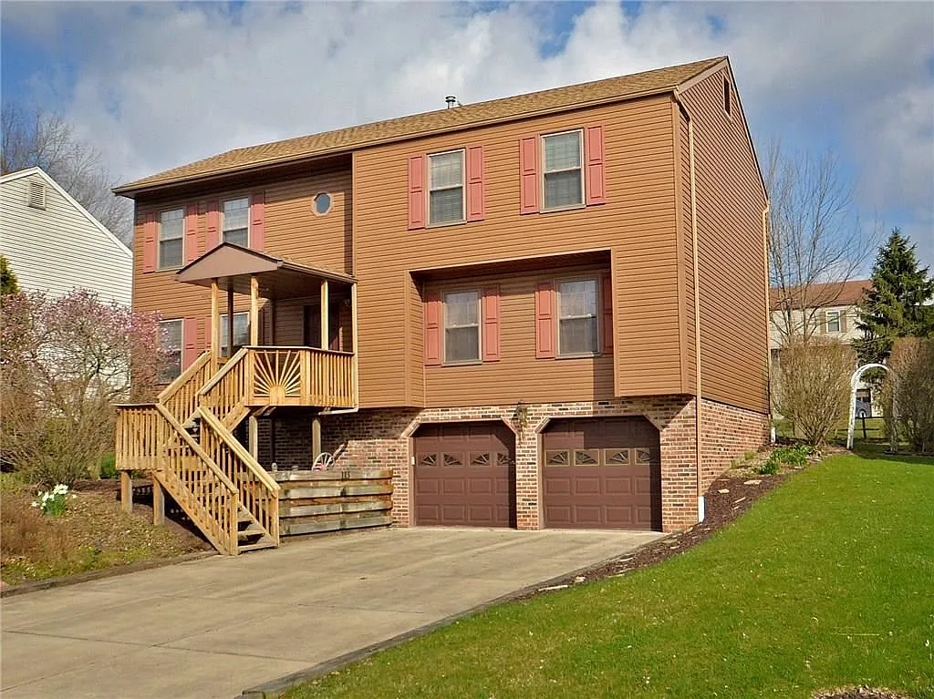 113 Carriage Dr photo 1