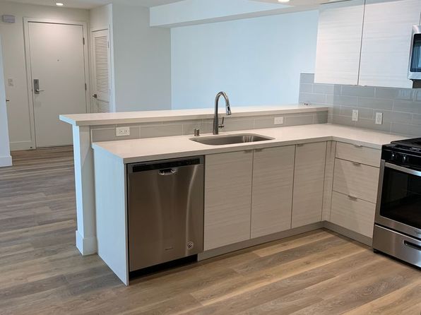 3945 Ingraham St #28