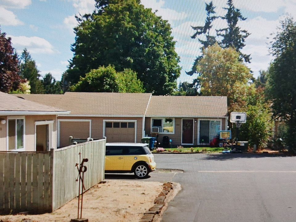 1st image of 1282 E Santiam St