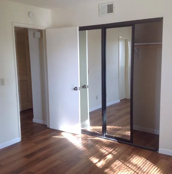 1187 Grove Ave #E — Photo 8