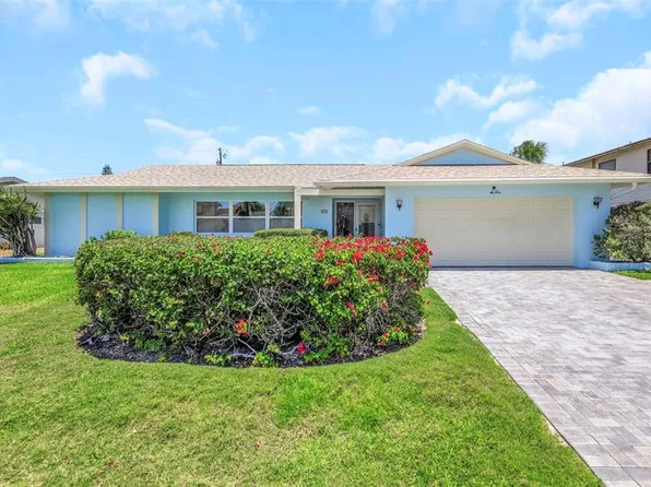 111 24th St, Belleair Beach, FL 33786