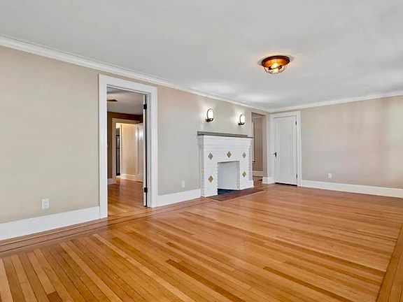 5th image of 223 Townsend Ave #1