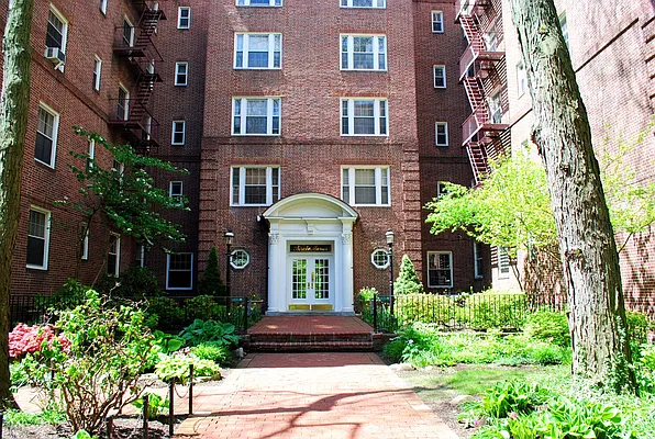 Sold by Landmarc Group | media 27