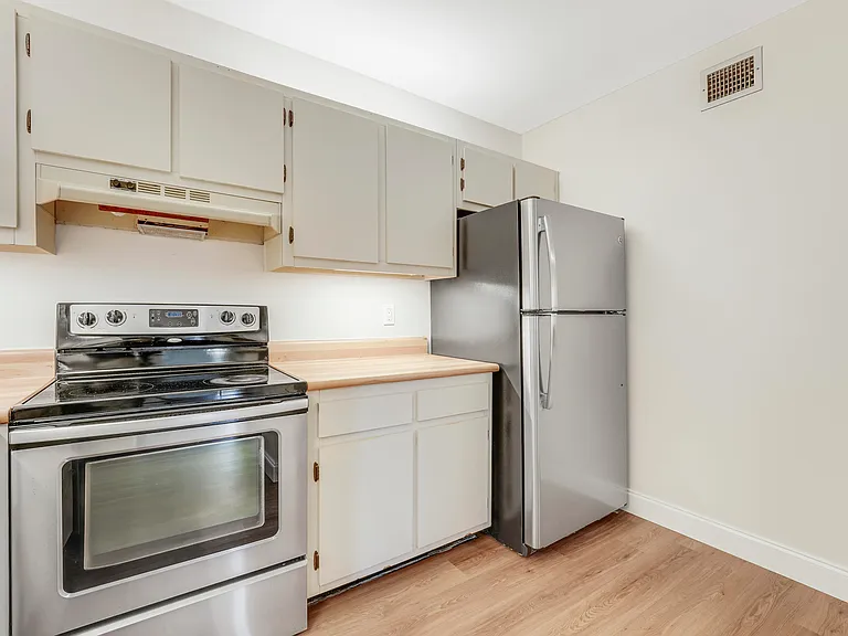 6489 Chasewood Dr #D — Photo 12
