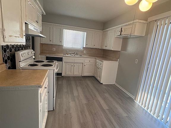 5th image of 2028 N Mitchell Dr