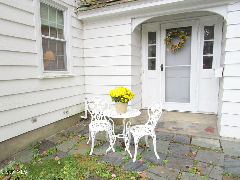 5th image of 2276 Cayuga Road