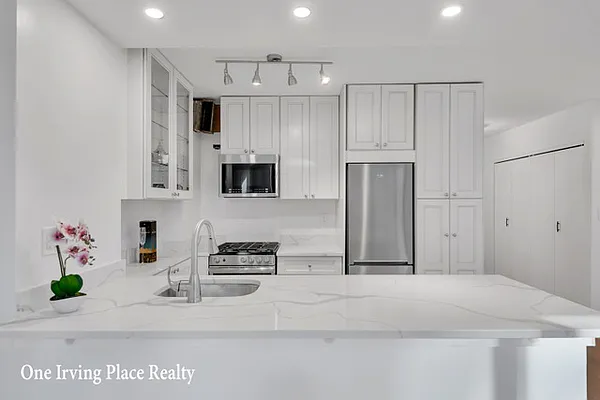 Rented by One Irving Place Realty | media 14