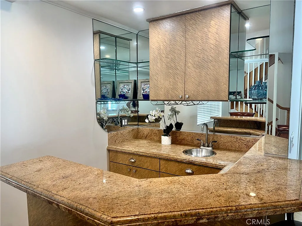 3 bed, 2314 sqft, $6,000 — Photo 3