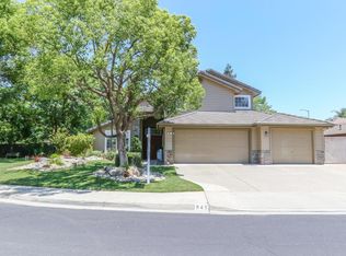 945 N Shirley Ave, Clovis, CA 93611