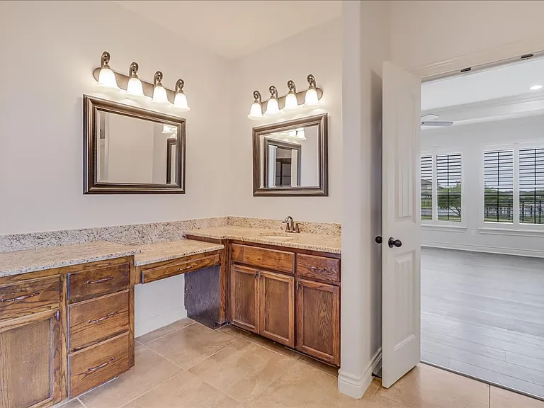 6241 Lago Vista Dr — Photo 46