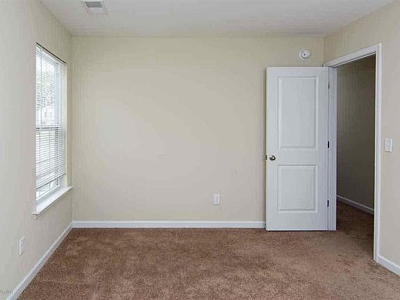 5th image of 121 Winterberry Ln
