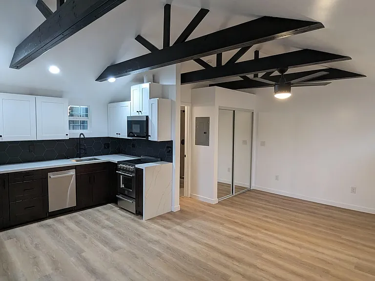 530 Glover Ave #A — Photo 6