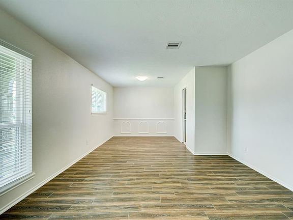 2nd image of 1018 Phyllis St