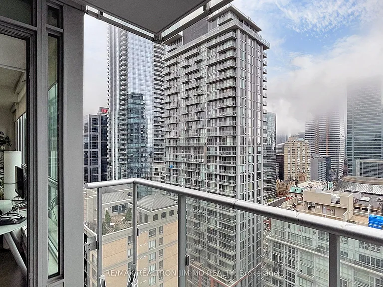 199 Richmond St W #2105 — Photo 27