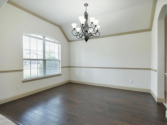 5th image of 400 Oxford Pl