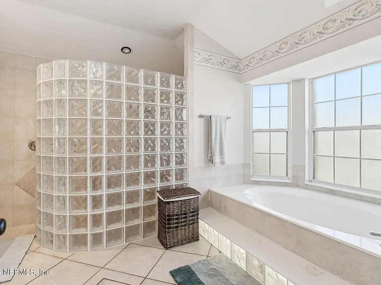 2683 Henley Rd — Photo 17