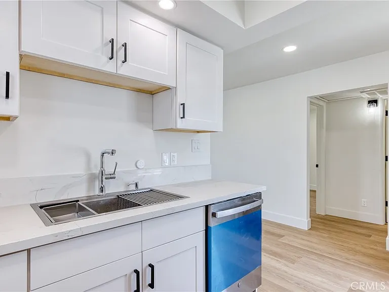 320 W Truslow Ave #D — Photo 16