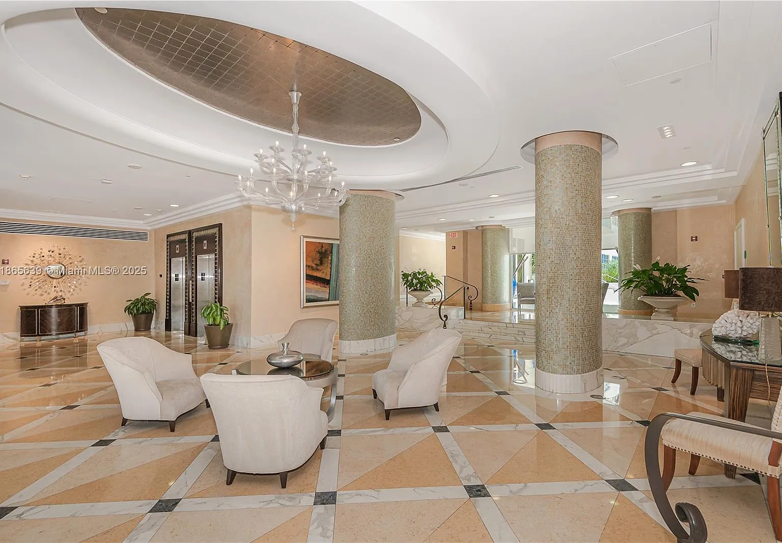 The Collins Condo — Photo 2