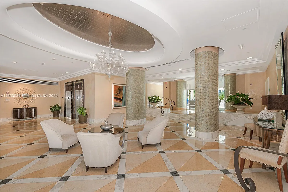 Building Photo - 6917 Collins Ave #511