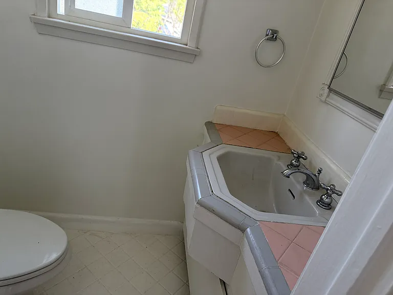 408 N Doheny Dr — Photo 33