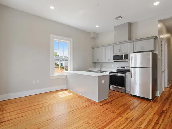 2617-19 Carondelet St #202, New Orleans, LA 70130