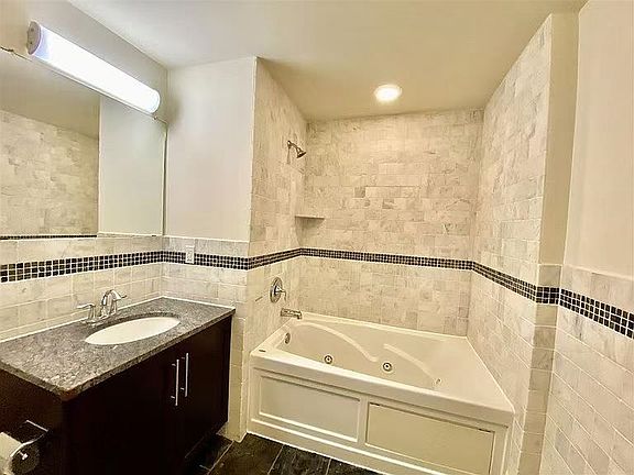 5th image of 253 Washington St #601