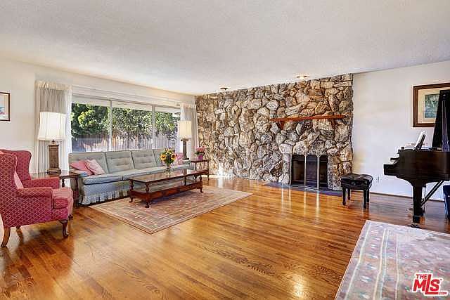 1st image of 601 Georgina Ave