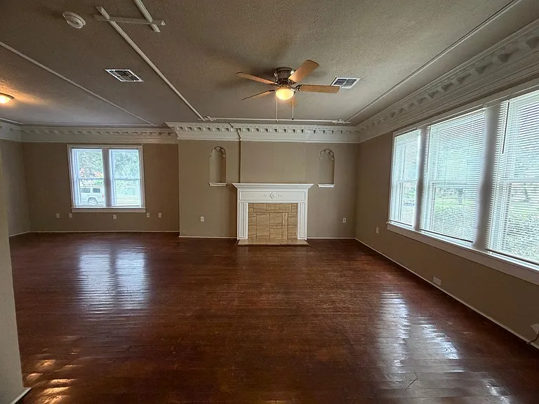 1402 E Highland Blvd — Photo 5
