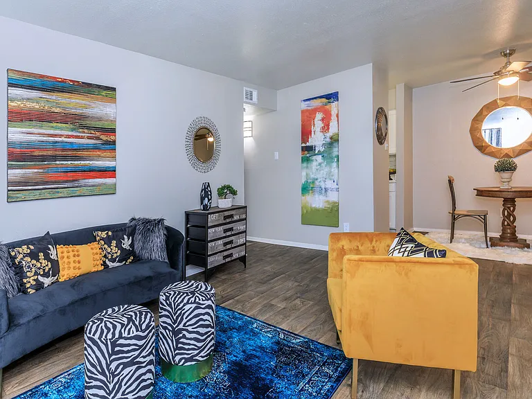 Bainbridge Apartments — Photo 13