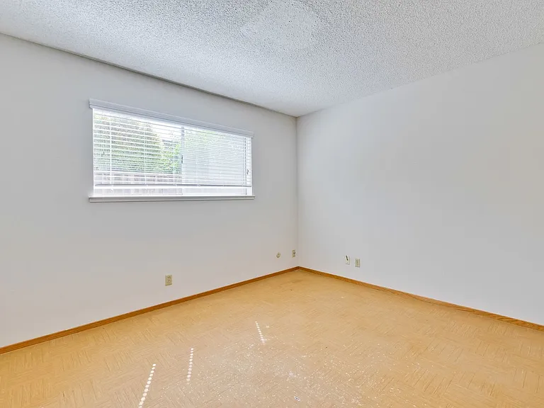 21940 Rucker Dr — Photo 37