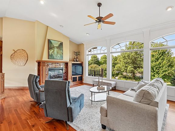 3rd image of 25173 Pin Oak Dr